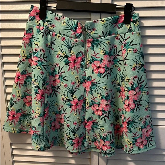 #1415=H&M Floral Skater Skirt in Pink and Green - Picture 4 of 11